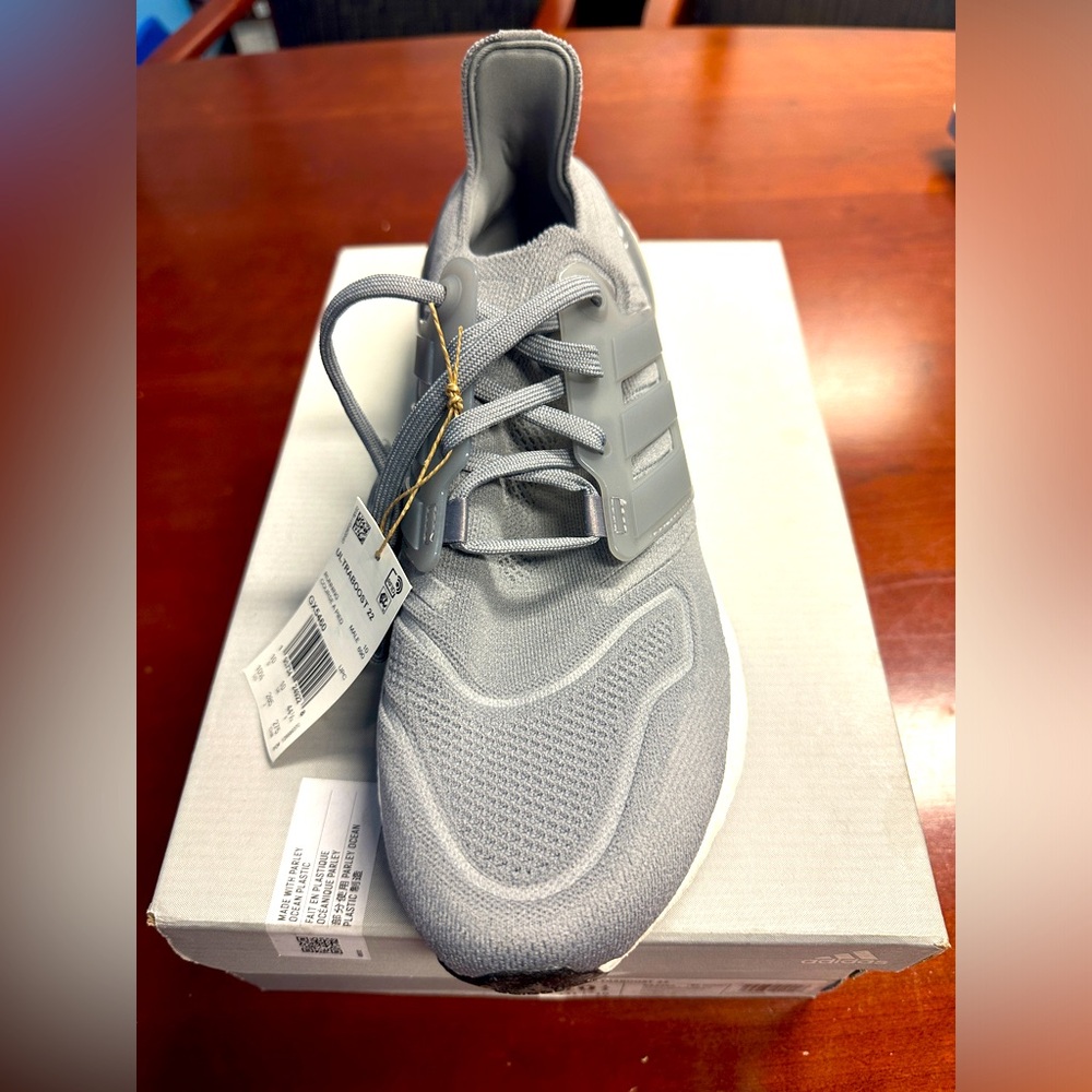 Adidas Ultraboost 22. Colors Gray. Men’s Running shoes size 10.5.